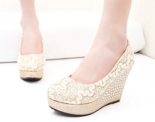 Chọn giày đẹp mà êm cho nàng công sở 